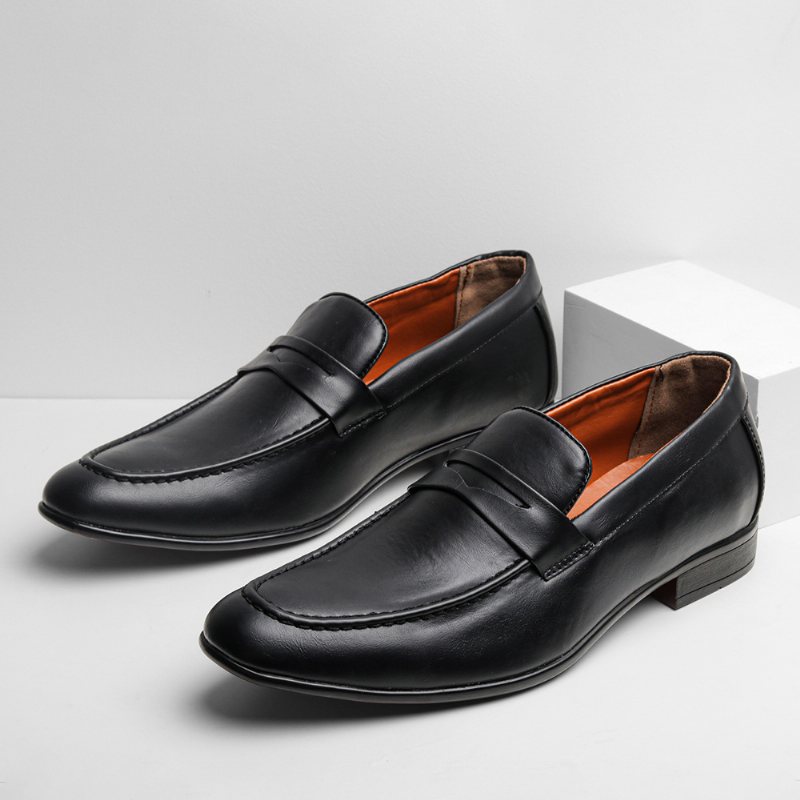 Sommar Ny Uppsättning Fötter Business Herrskor Ledig Spetsad Tå Formell Klänning Loafers Slip-on Svart Skor Hane