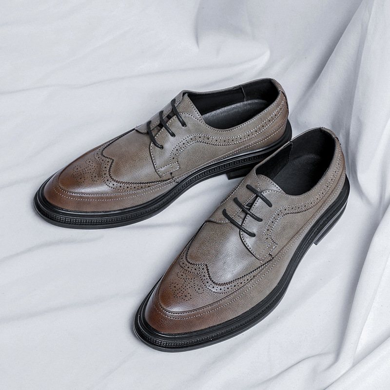 2024 Four Seasons New Herr Högtidlig Klänning Skor Business Brogue Spetsad Spets Loafers