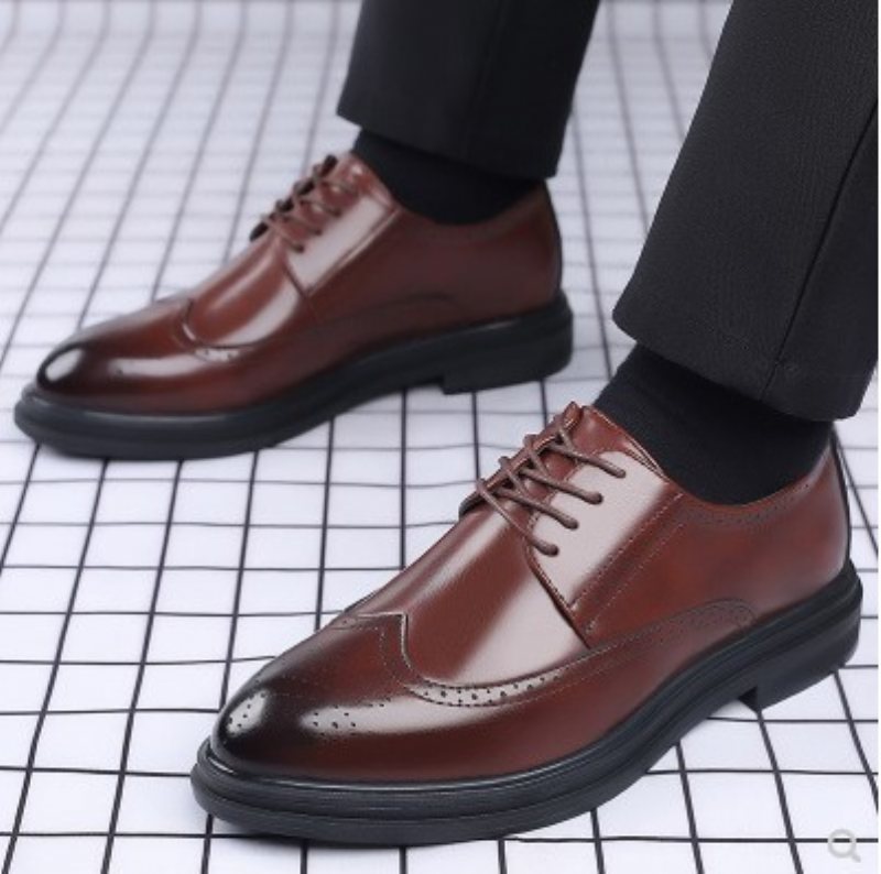 Nya Brogue Skor För Män Formell Klänning Business Casual Snörskor Herr Andas Höjande Bröllopsskor