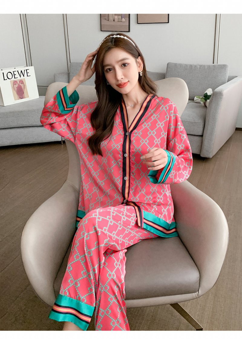 Dampyjamasset Loungewear V-ringad