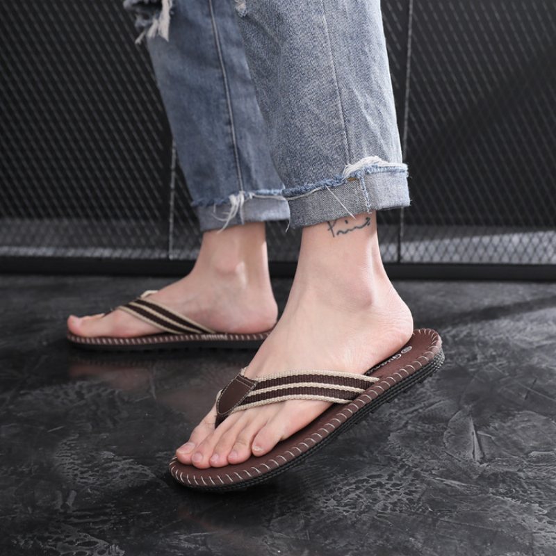 2024 Nya Sandaler Tofflor Skor Herr Sommar Halkfria Mode Flipflops Strandskor Trend Män