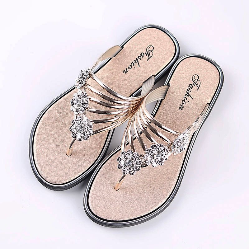 2024 Damtofflor Sommar Sandaler Tofflor Nya Flat Pinch Damskor Lätta Dam Casual Flip-flops