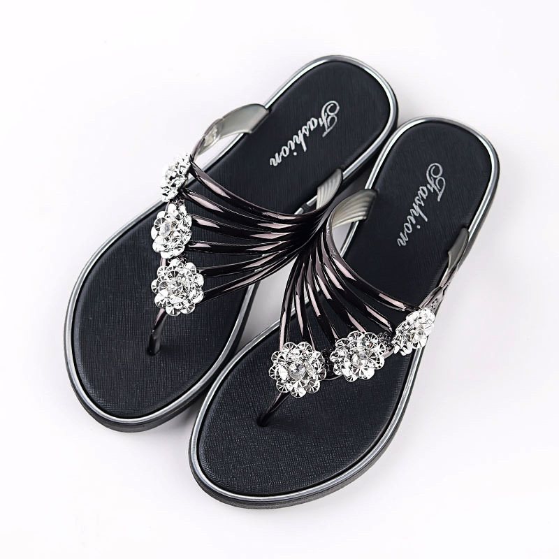 2024 Damtofflor Sommar Sandaler Tofflor Nya Flat Pinch Damskor Lätta Dam Casual Flip-flops