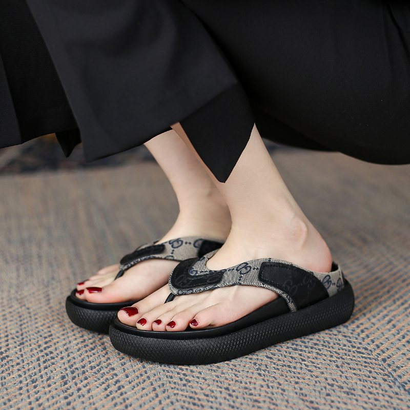 Tjocksulade Sandaler Tofflor Kvinnor 2024 Sommar Nya Mode Flip-flops Platåskor